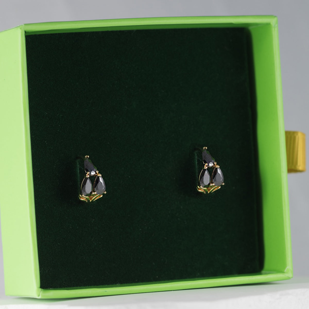 Antialerģiski, ūdensizturīgi auskari ikdienas valkāšanai.