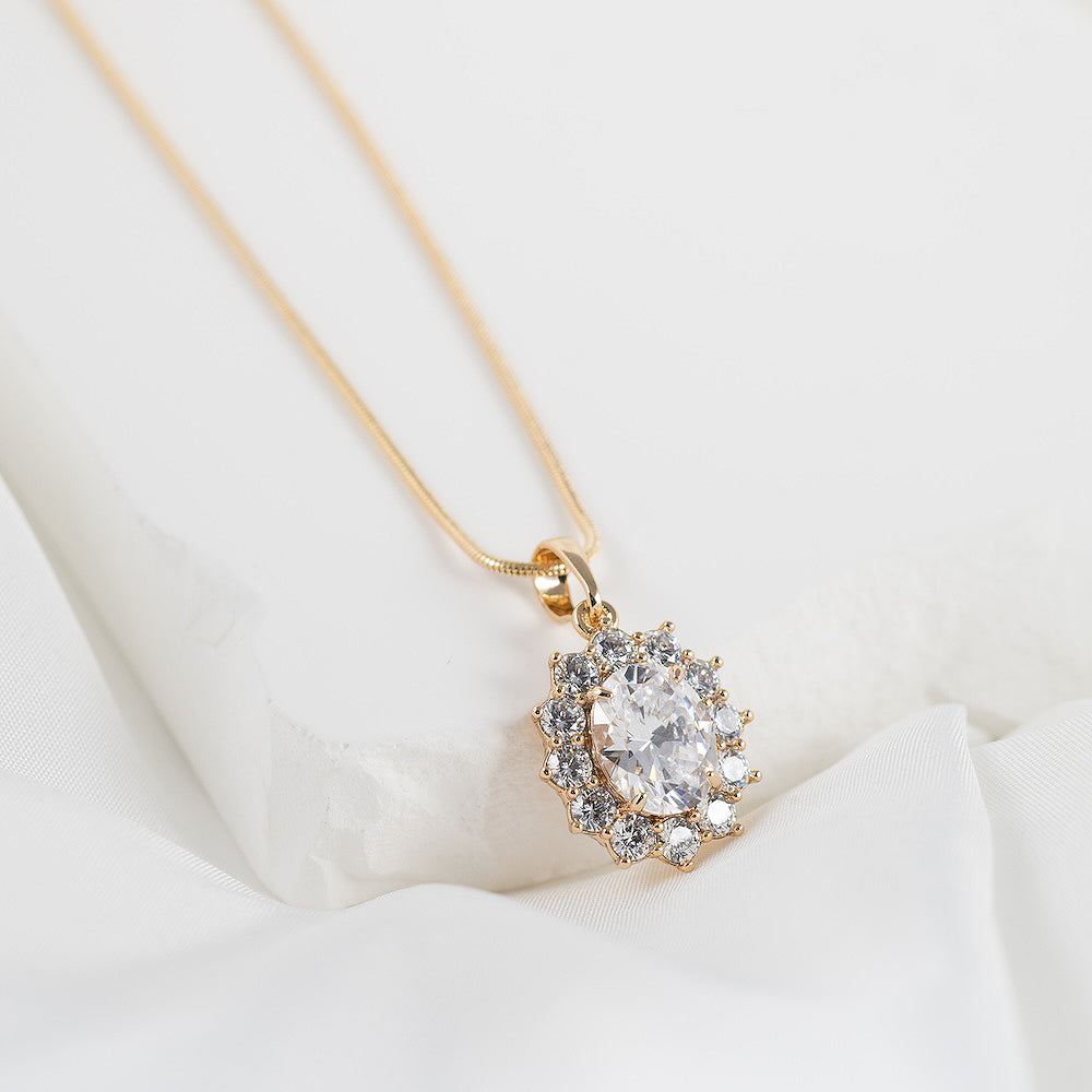 Eleganta un viegla kaklarota, kas ir antialerģiska un ērta ikdienā.