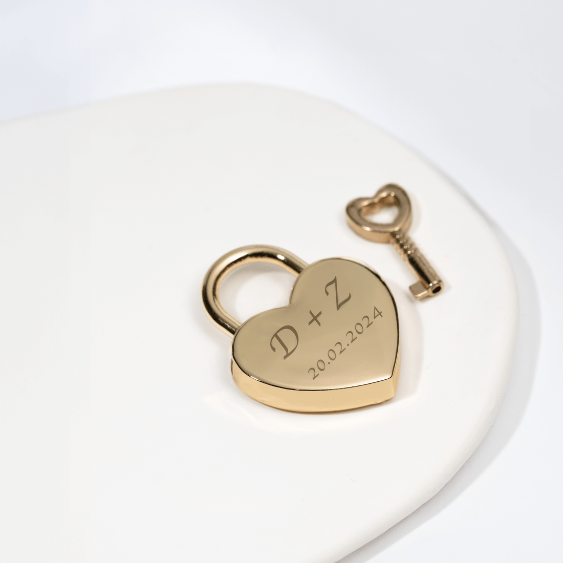 Personalizēta kāzu atslēga ar gravējumu sirds formā zelta
