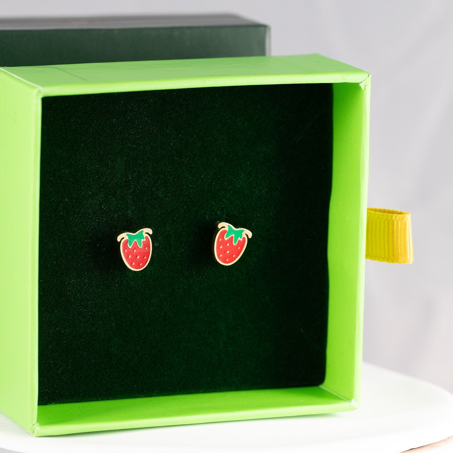 Antialerģiski bērnu nagliņauskari zemenes