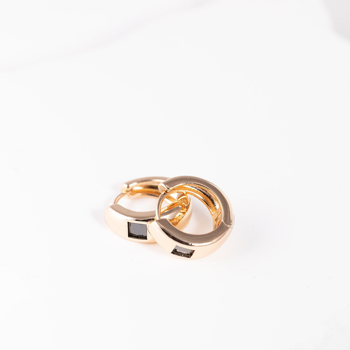 Antialerģiski auskari ar kristāliem 'CHRIS'