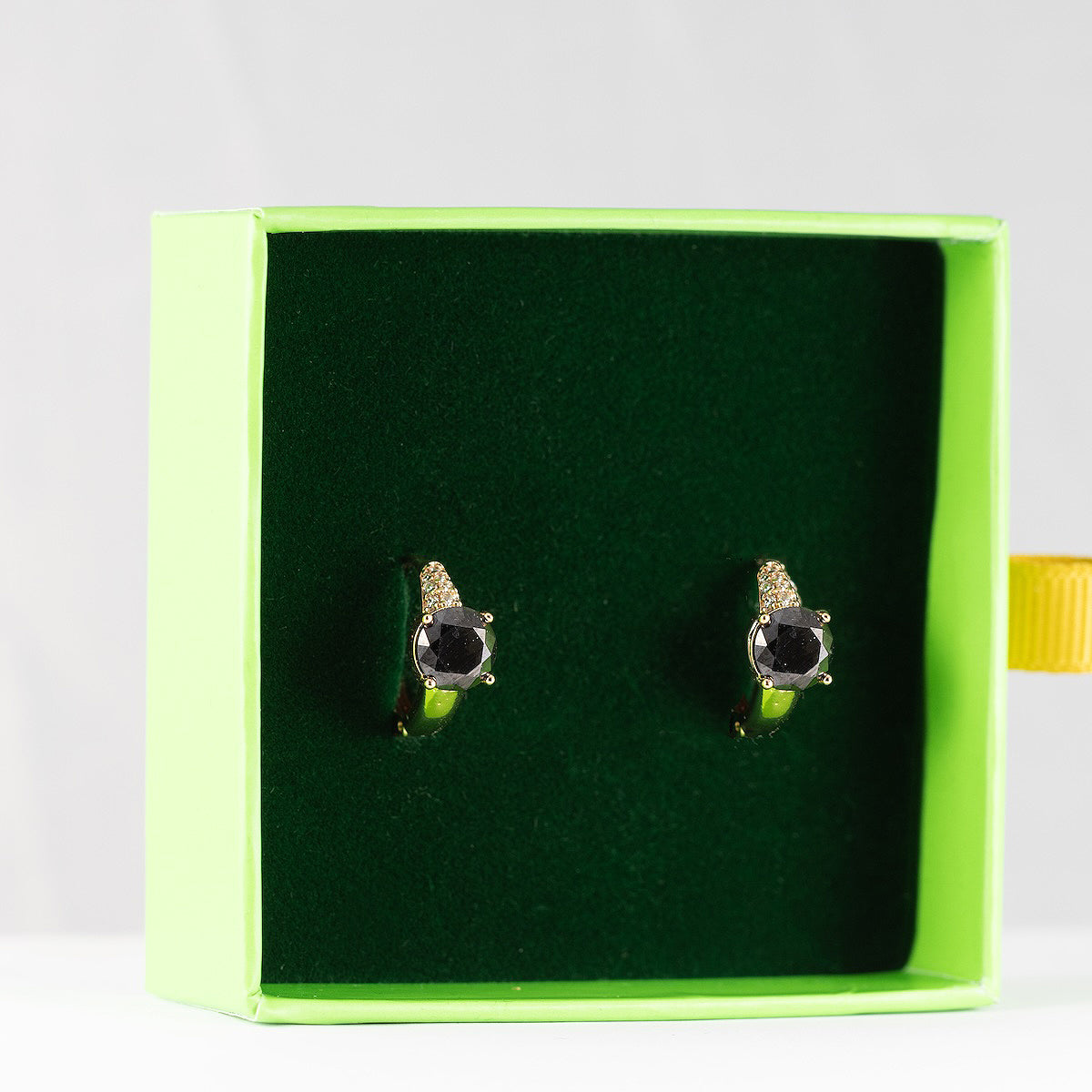 Antialerģiski auskari ar melniem kristāliem 'DREW'