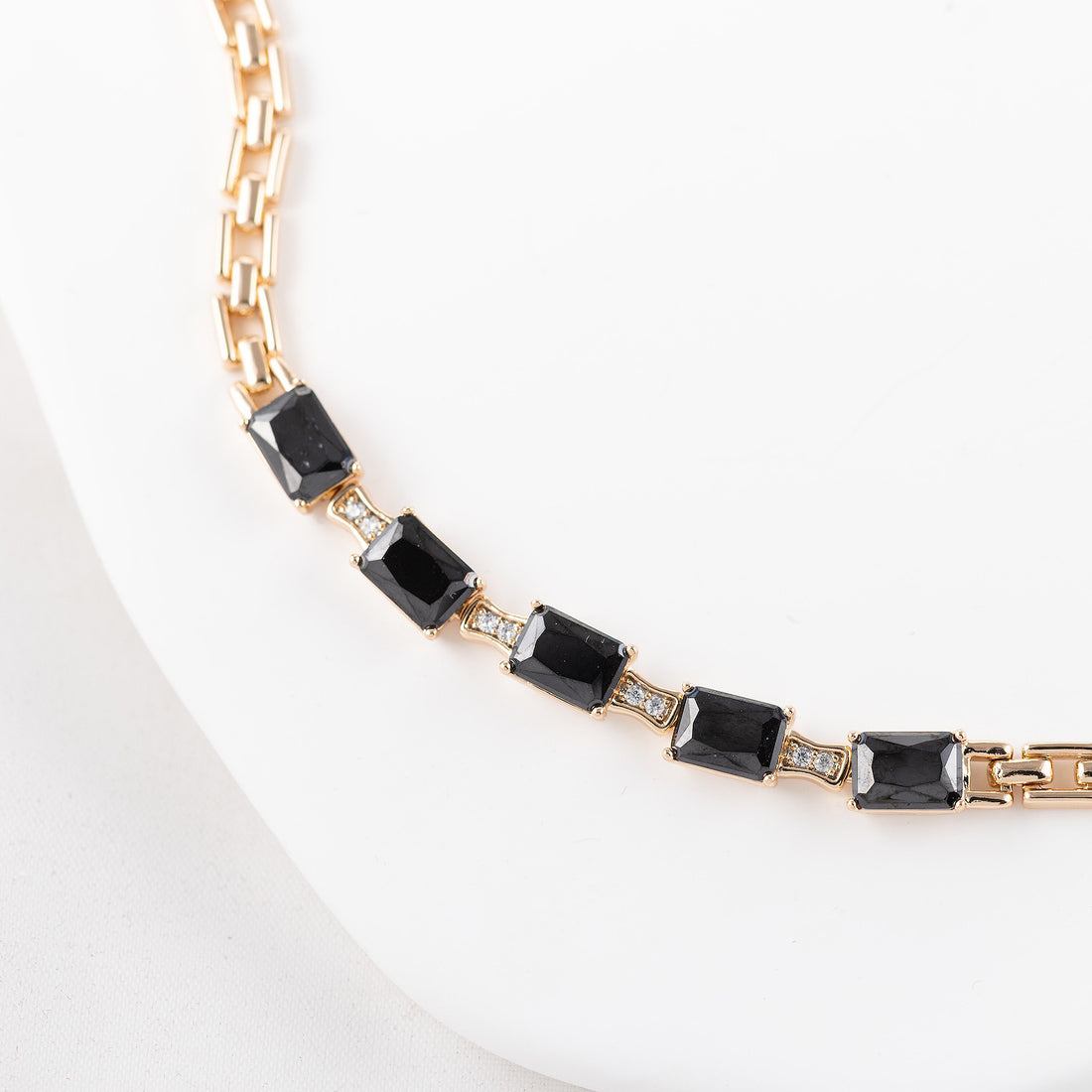 Antialerģiska Rokassprādze ar melniem kristāliem 'NICOLE'