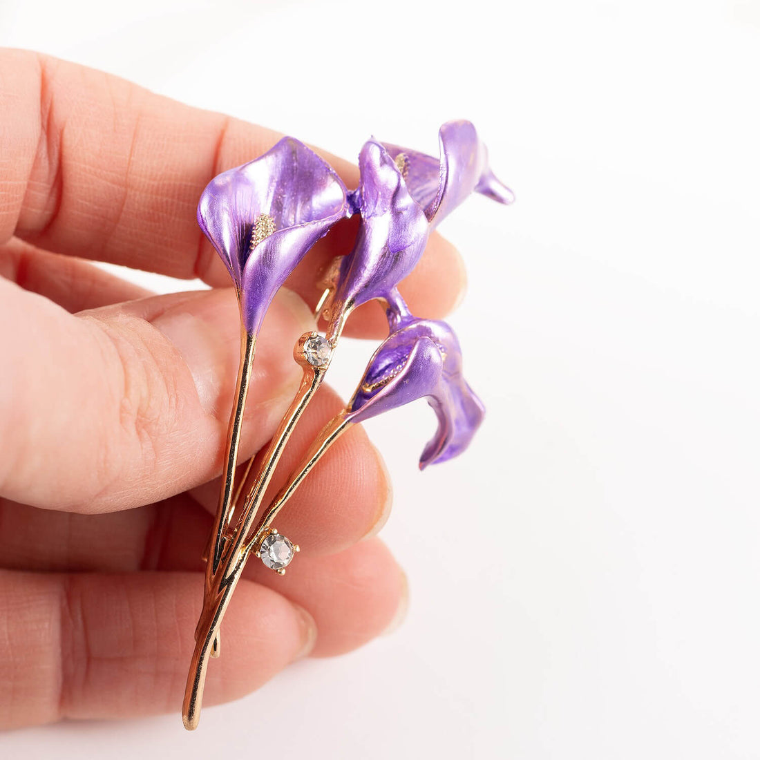 Broša ar kallas ziediem