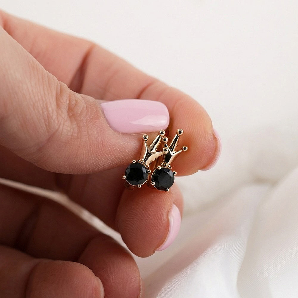 Ūdensizturīgi auskari, kas neizraisa alerģiju un der ilgstošai nēsāšanai.