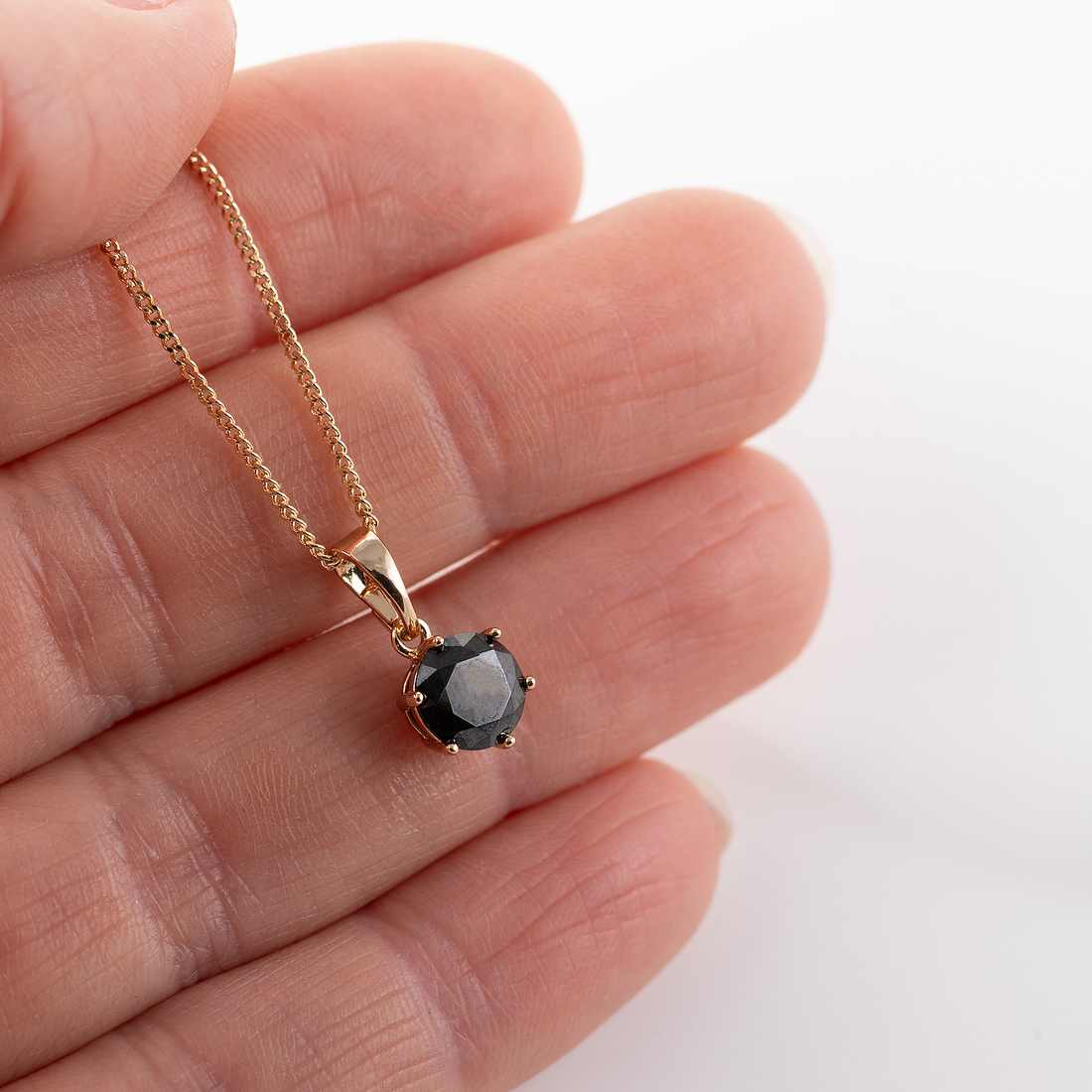Antialerģiska kaklarota ar melnu kristālu kulonu 'ALICIA'