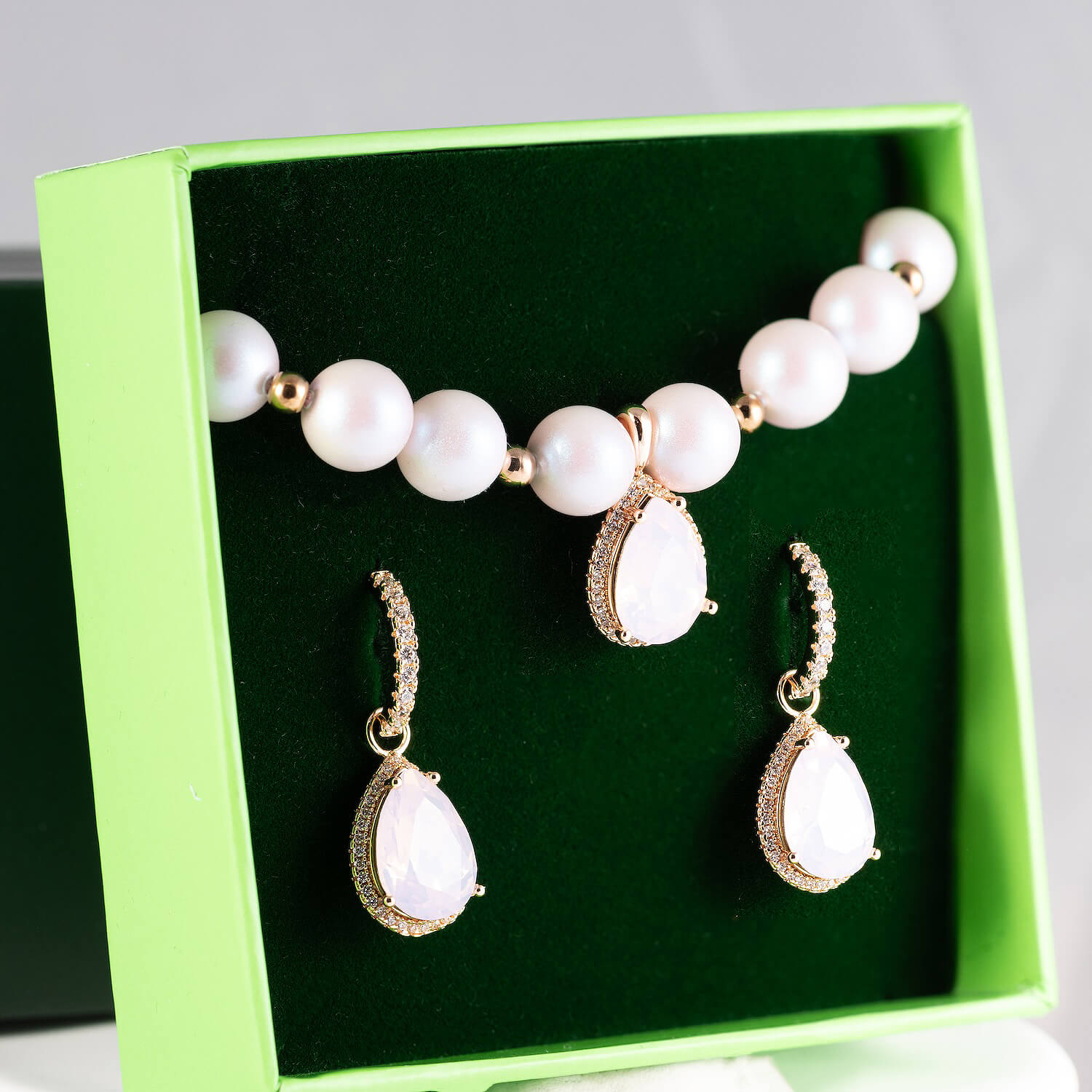 Antialerģisks pērļu rotu komplekts 'IZABELLA'