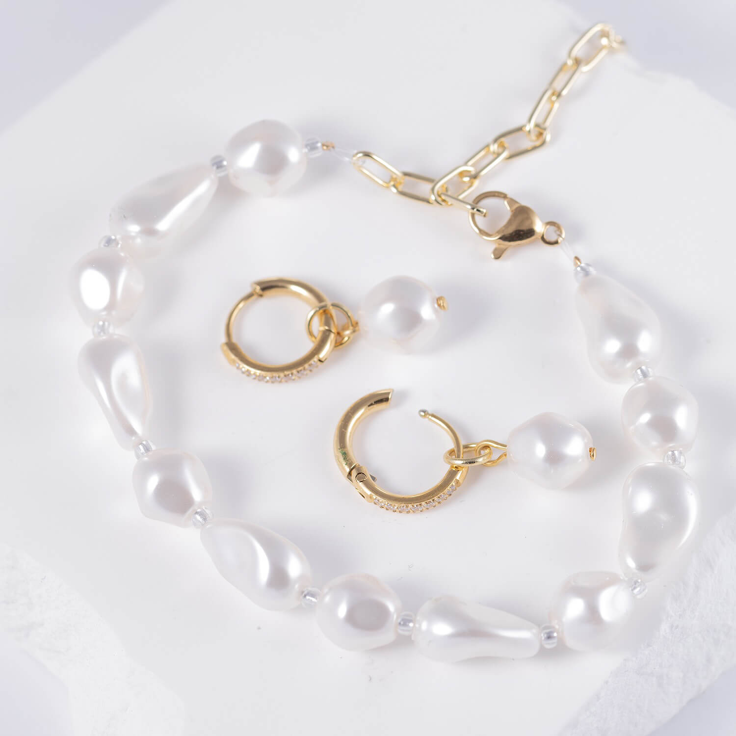 Krēmkrāsas pērļu rotu komplekts 'VIKTORIA'