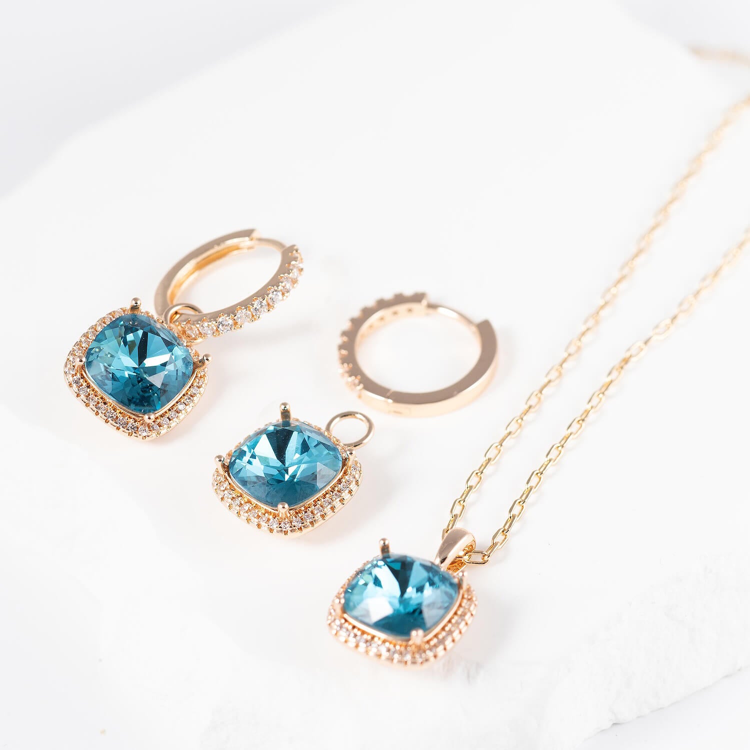 Tirkīza kristāla rotu komplekts 'ACĀLIJA'